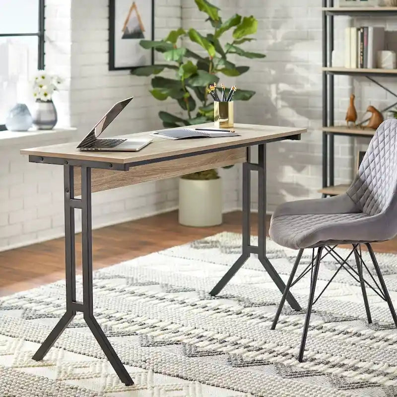 Bureau moderne pour le télétravail, avec pieds en métal et plateau en MDF stratifié
