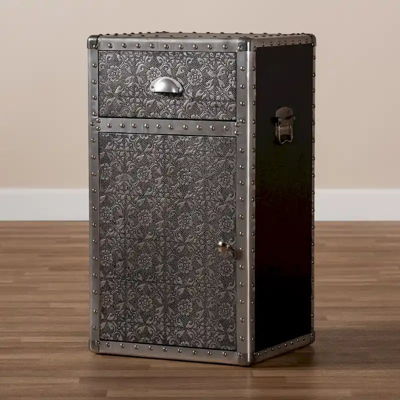 Gabinete vintage industrial de almacenamiento de metal plateado con detalles florales y cajón