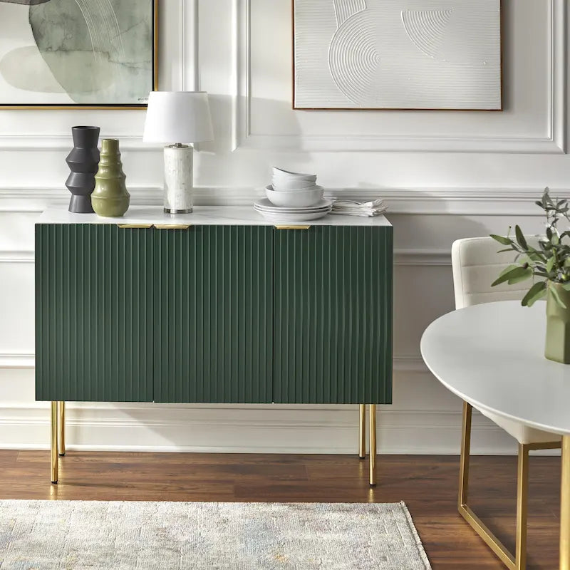 Serie di credenze/credenze da buffet con righe verticali e ripiani regolabili