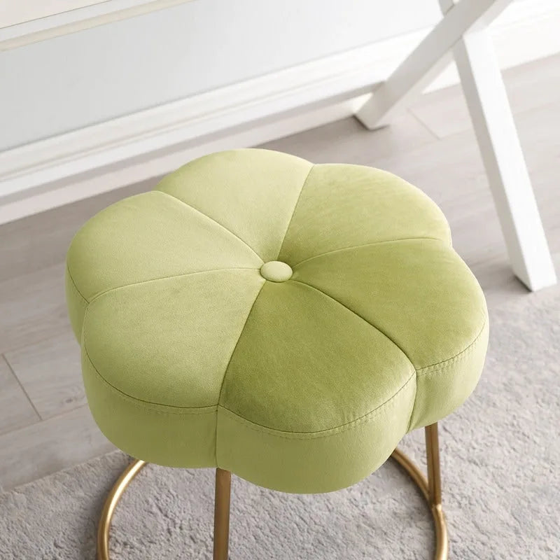 Sgabello d'accento floreale in velluto, pouf imbottito con base metallica