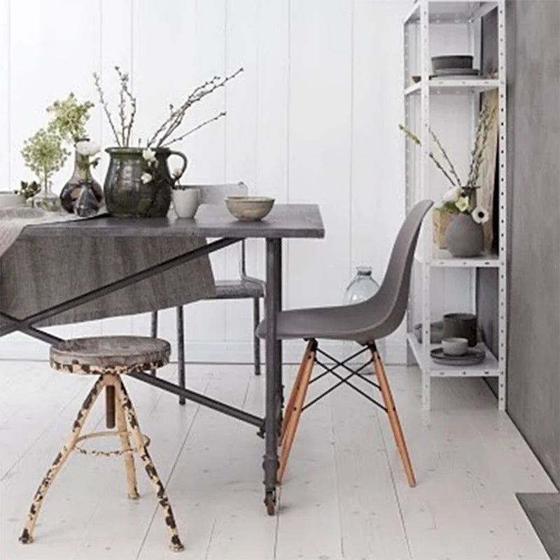Lot de 2 chaises de salle à manger rétro en plastique, avec pieds en bois massif