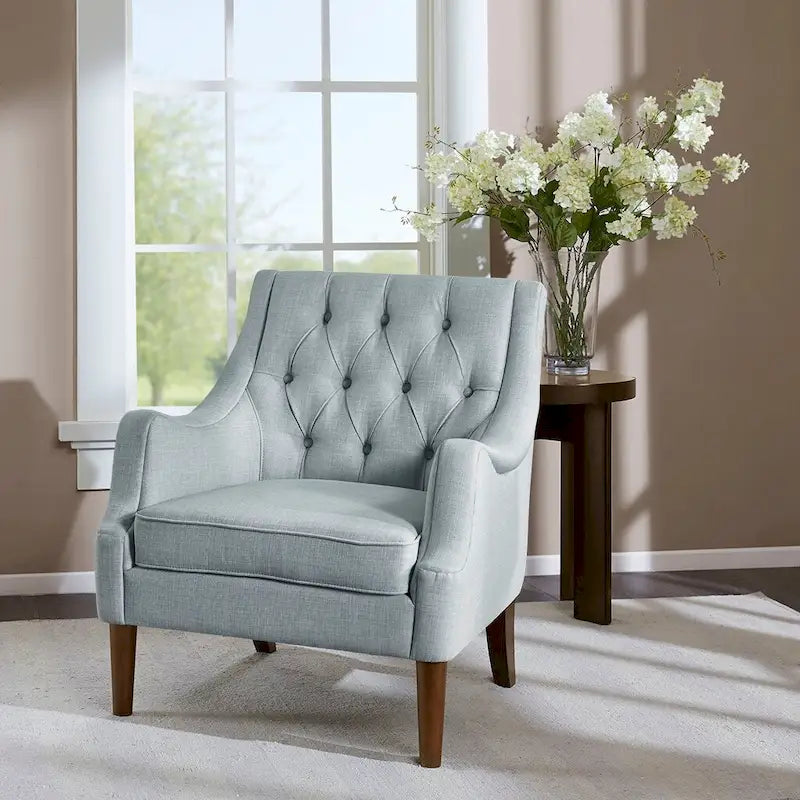Sillón decorativo moderno con capitoné de botones, brazos redondos y patas de madera