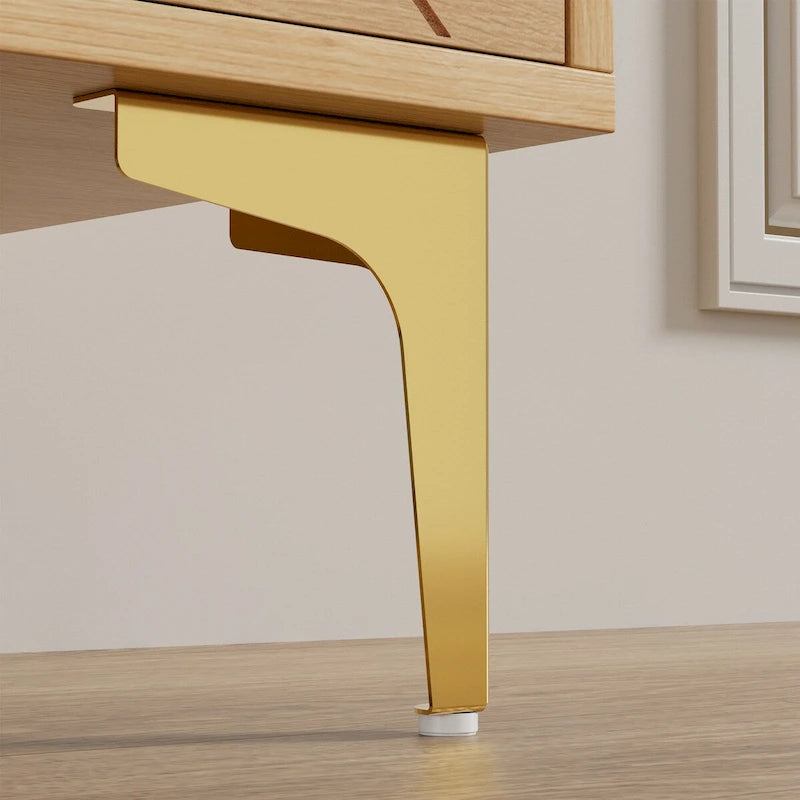 Credenza con quattro ante, vani contenitore e ripiani regolabili