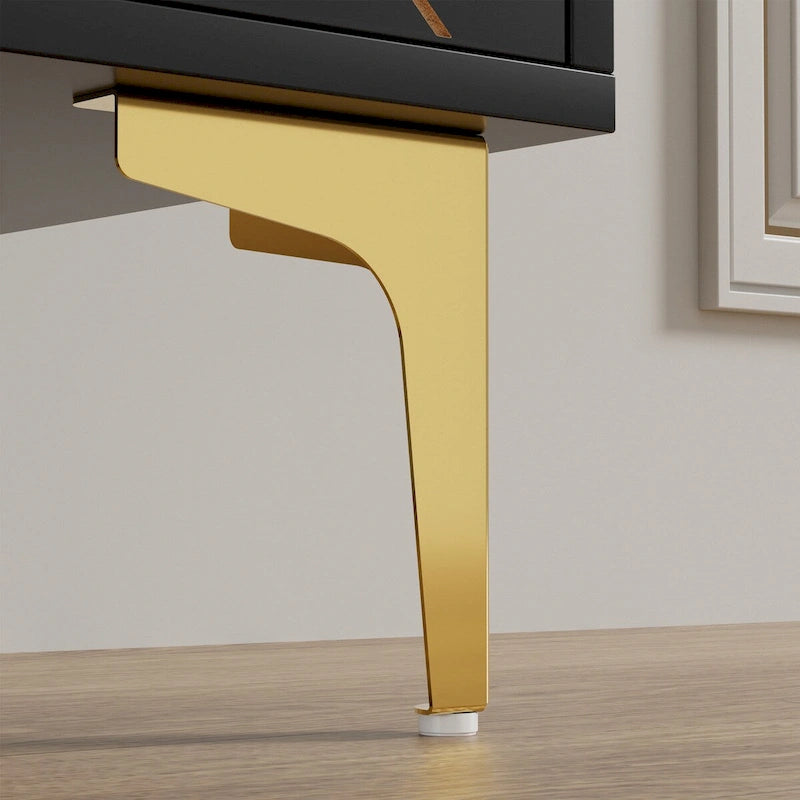 Credenza con quattro ante, vani contenitore e ripiani regolabili